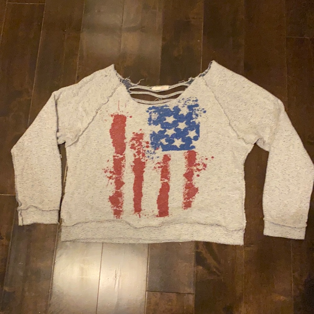 Papaya Size Large pullover sweatshirt top with American flag imprint.
